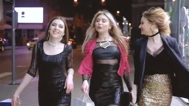 Модниця життя молодих жінок покупці — стокове відео