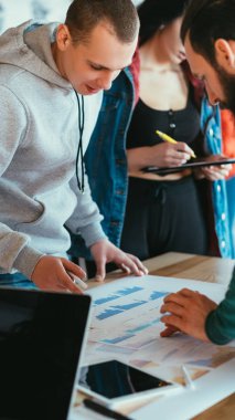 bin yıl pazarlama stratejisi infografik gelir