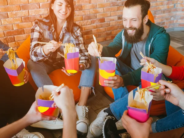 Millennials asiático estilo almuerzo moderno cultura — Foto de Stock