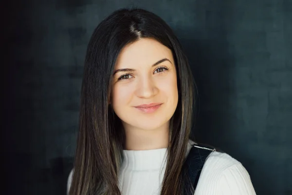 Confiante bem sucedido retrato menina emocional — Fotografia de Stock