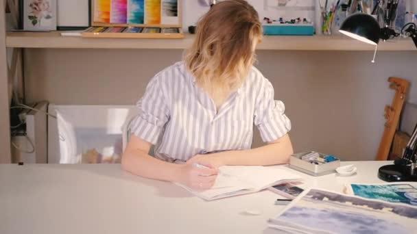 Artist woman desk sketching home art studio — Stock Video