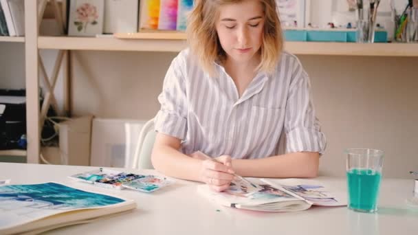 Artista deleite aquarela arte pincel pintura — Vídeo de Stock