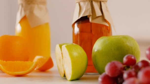 Jus de fruits bio maison boisson fraîche d'été — Video