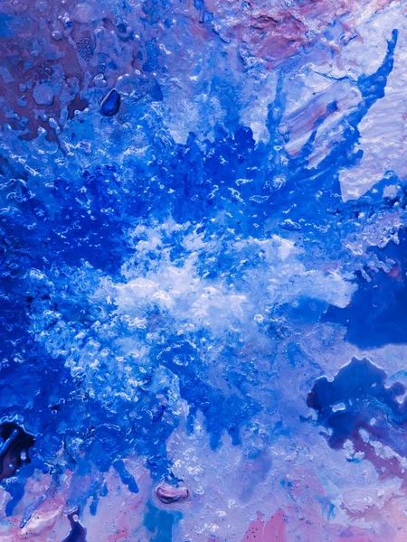 Белое пятно синей текстуры — стоковое фото