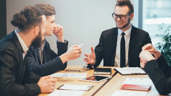 Instruções do gerente de projeto da reunião de negócios — Fotografia de Stock