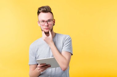 dijital bilgi iş arama adam tablet gadget