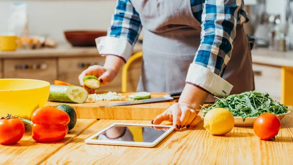 Mat recept Electronic matlagnings bok hälsosam kost — Stockfoto