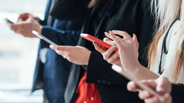 Phubbing tecnología problema de comunicación —  Fotos de Stock