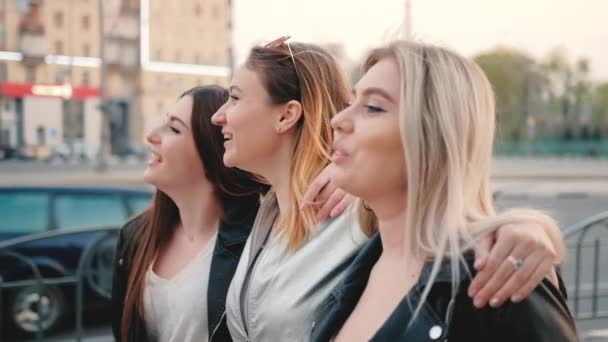 Young beautiful ladies walking city street — 비디오