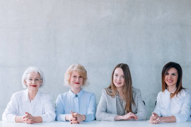 yönetim kurulu kurumsal İk yöneticileri iş brifing iş