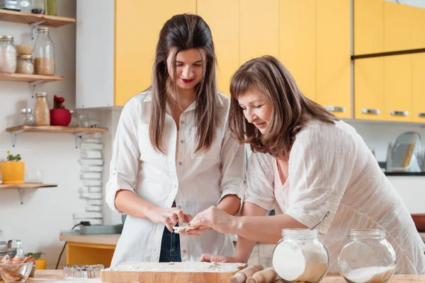 Husmanskost mästarklass hjälp hemlagad bakverk — Stockfoto