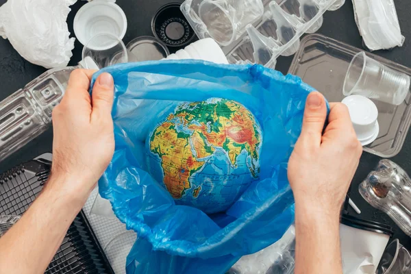 Salvar planeta ecologia reciclagem de resíduos de plástico — Fotografia de Stock