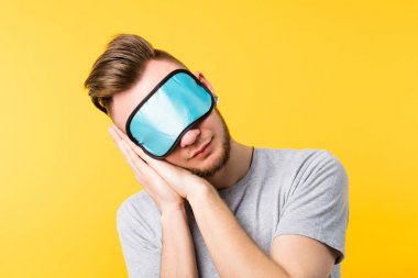 sağlıklı uyku istirahatgevşeme adam göz maskesi