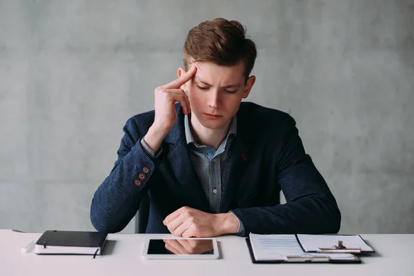 Office lifestyle thoughtful young business man — Stock Photo, Image