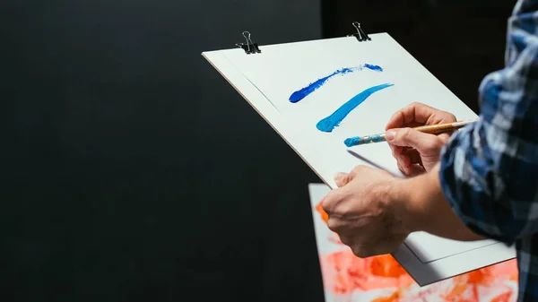 Művészeti iskola terápia művész festés ecset stroke — Stock Fotó