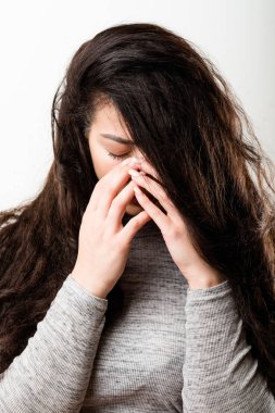 umutsuz yalnız üzgün duygusal kız