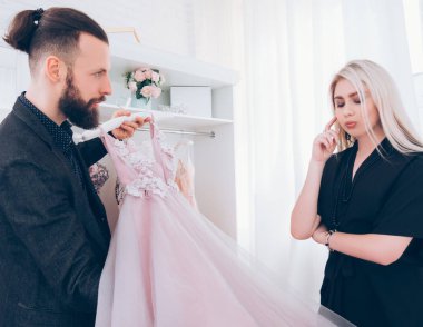lüks showroom moda danışmanı gece elbisesi