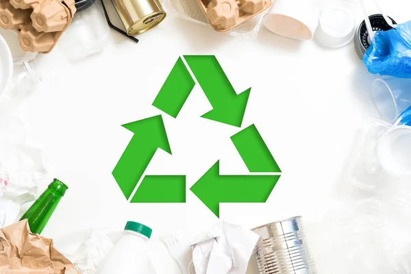Ekologia gospodarka odpadami sortowanie recyklingu — Zdjęcie stockowe
