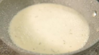 krema sos kaynayan tava gıda yemek tarifleri