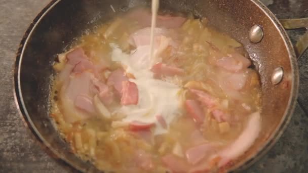 ingrédients de cuisine alimentaire crème jambon bacon oignon 