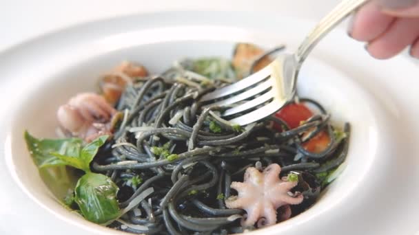 Italian food serving squid ink pasta twirl fork — Stock Video