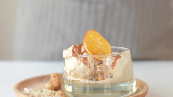 Dessert decor serving ice cream nut caramel citrus — Stock Video