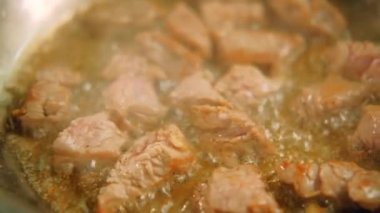 et pişirme tarifi doğranmış sığır eti kızartma tava