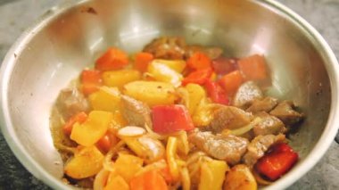 güveç hazırlama gıda et sebze yemek