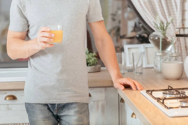 Nutrição equilibrada suco de laranja orgânico fresco — Fotografia de Stock