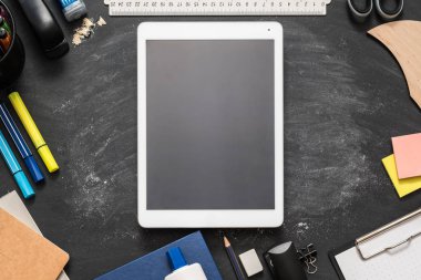 eğitim modern teknoloji mockup tablet ekran