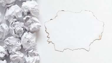 gönderilmemiş mesaj yanmış sayfa buruşuk kağıt topu