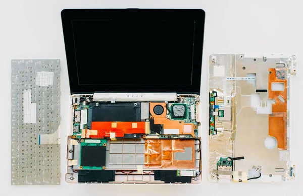 Electronic maintenance disassembled laptop — Stock Photo, Image