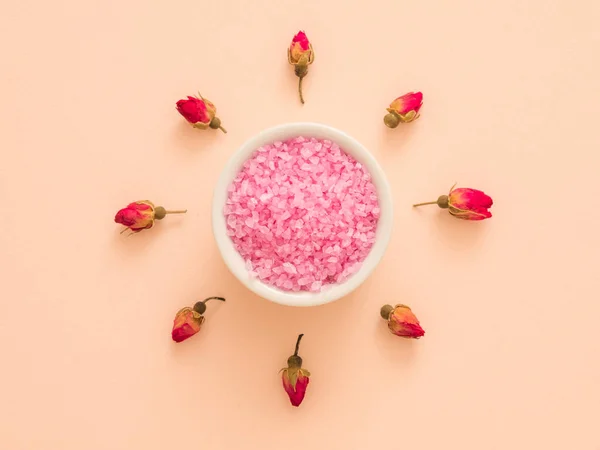 Organiczne ciało kosmetyki Róża kąpiel sól — Zdjęcie stockowe