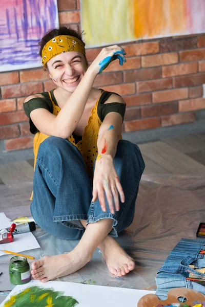 Diversão lazer criativo jovem artista pintar — Fotografia de Stock