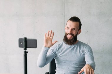 sosyal vlog man akıllı telefon tebrik aboneleri