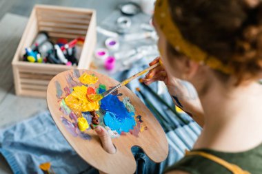 sanatçı temel araçları ahşap palet karışımı boya