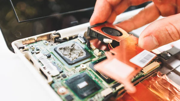 Electronic warranty service disassembled laptop — Stock Photo, Image