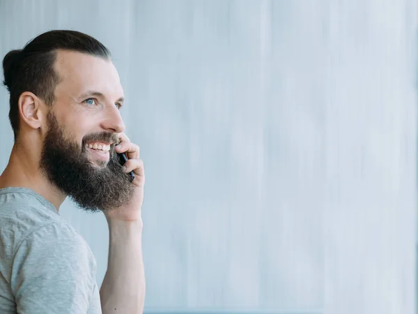 Bem sucedido profissional carreira homem falando telefone — Fotografia de Stock