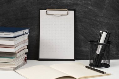 öğretmen işyeri mockup pano kırtasiye