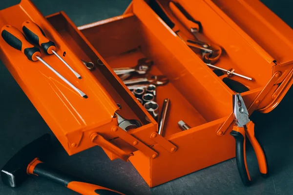 Reparman Red Toolbox professionell skiftnyckel verktygslåda — Stockfoto