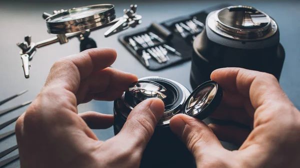 Digitale apparaten fotocamera lens vervangen — Stockfoto