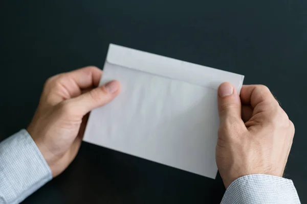 Zakelijke correspondentie man mockup envelop — Stockfoto