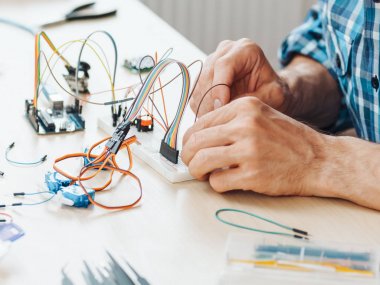 elektronik mühendisliği deney teknisyeni laboratuvarı