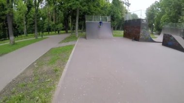 çocuk spor hobi çocuk rollerblade rampa atlama hileler