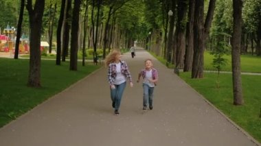 aile rekreasyon eğlenceli rekabet anne oğlu çalıştırmak