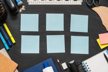 eğitim okul malzemeleri mockup yapışkan etiketler