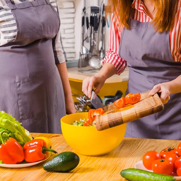 Dieta saludable cocina ensalada de tomate ecológico — Foto de Stock