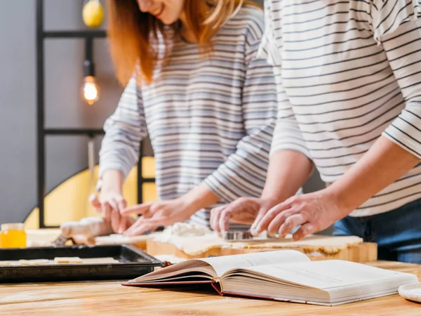 aile pişirme hobi hamur yemek kitabı tarifi