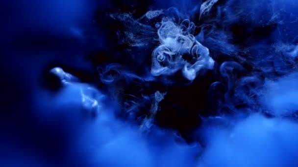 Ink Swirl Motion vulkaan explosie blauw mix rook — Stockvideo