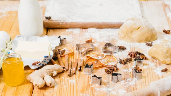 Chef workplace mess table gingerbread biscuits — Stock Photo, Image